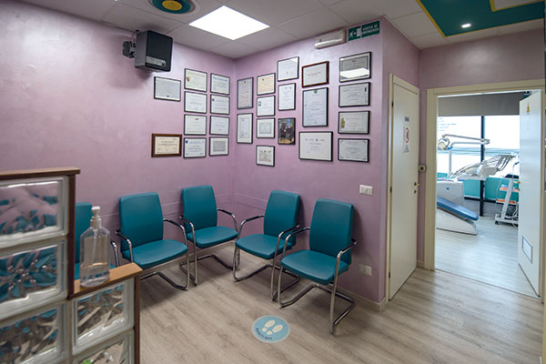 Sala d'attesa di Sesto San Giovanni, una delle sedi dei Centri Dentali Zanardi