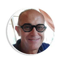 Dottor Giuseppe Colombo, direttore sanitario e staff dei Centri Dentali Zanardi