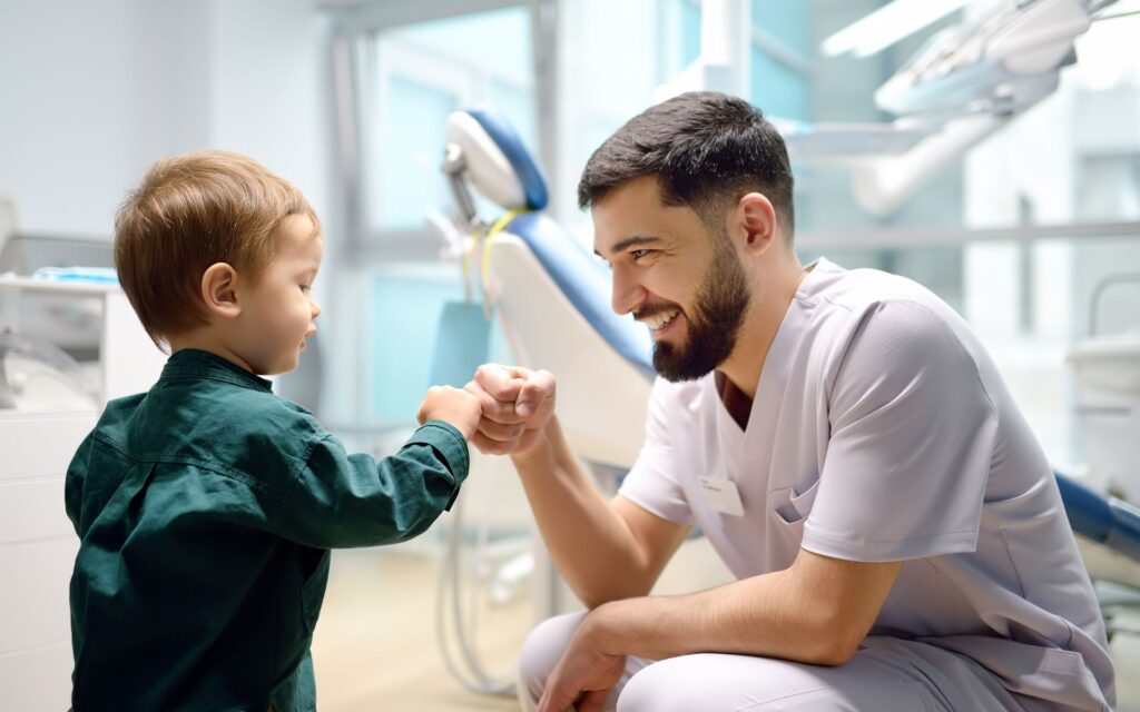 Prima visita dal dentista per il tuo bambino: come funziona e come prepararlo senza creare ansia